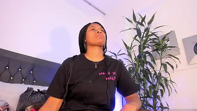 Snapshot of ebony_hot1 chatting on 03.21.25 ebony hot1 online show from 03.21.25