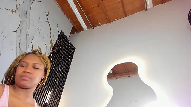 Snapshot of ebony_hot1 chatting on 09.10.25 ebony hot1 online show from 09.10.25