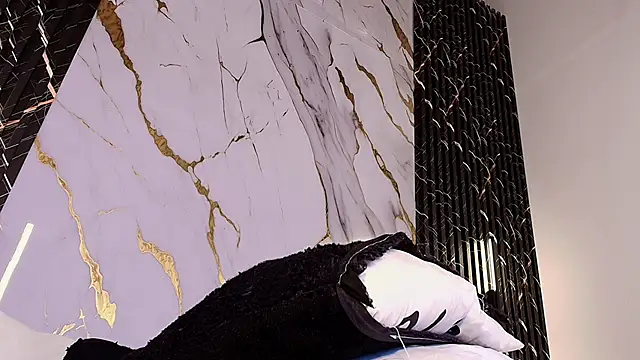 Snapshot of ebony_hot1 chatting on 09.15.25 ebony hot1 online show from 09.15.25