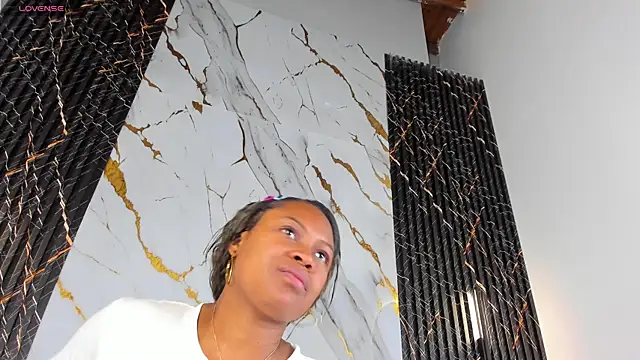 Snapshot of ebony_hot1 chatting on 09.22.25 ebony hot1 online show from 09.22.25