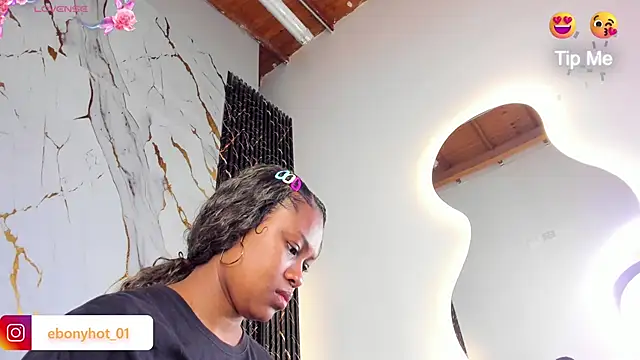 Snapshot of ebony_hot1 chatting on 09.25.25 ebony hot1 online show from 09.25.25