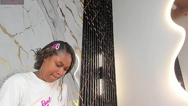 Snapshot of ebony_hot1 chatting on 10.22.25 ebony hot1 online show from 10.22.25