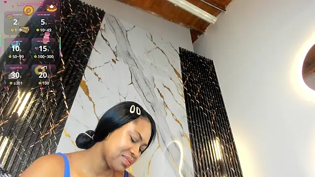 Snapshot of ebony_hot1 chatting on 11.19.25 ebony hot1 online show from 11.19.25