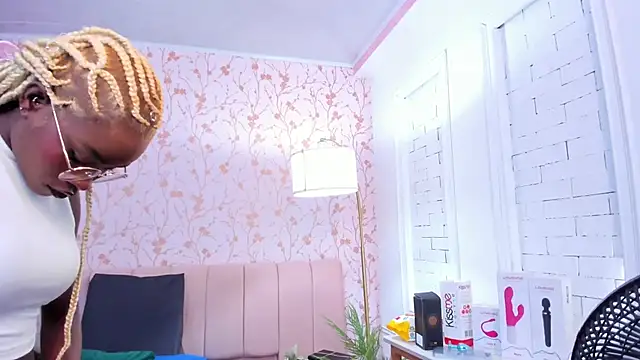 amber-hill online show from 12.18.25