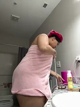 Snapshot of SexyHoneyRedd chatting on 01.09.25 SexyHoneyRedd online show from 01.09.25