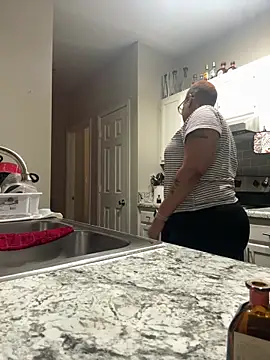 Snapshot of SexyHoneyRedd chatting on 02.11.25 SexyHoneyRedd online show from 02.11.25