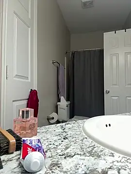 Snapshot of SexyHoneyRedd chatting on 02.18.25 SexyHoneyRedd online show from 02.18.25