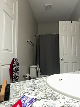 Snapshot of SexyHoneyRedd chatting on 02.20.25 SexyHoneyRedd online show from 02.20.25