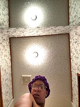 Snapshot of SexyHoneyRedd chatting on 11.19.25 SexyHoneyRedd online show from 11.19.25