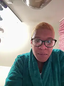 Snapshot of SexyHoneyRedd chatting on 02.28.26 SexyHoneyRedd online show from 02.28.26