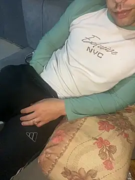 Snapshot of YawlingJingoist chatting on 11.19.25 YawlingJingoist online show from 11.19.25