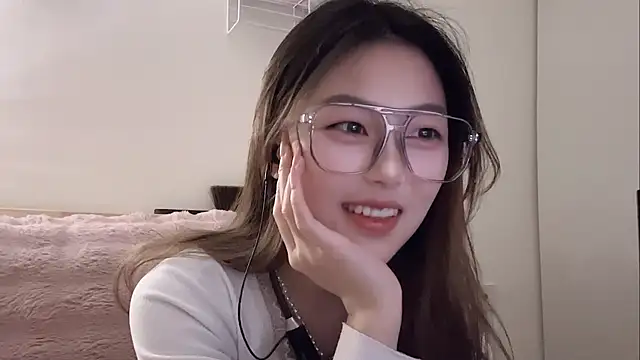 Snapshot of Sweet-Angel999 chatting on 02.17.26 Sweet-Angel999 online show from 02.17.26