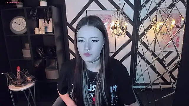 Lily Moonlight online show from 02.12.25