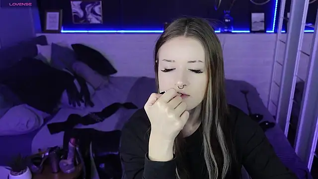 Lily Moonlight online show from 03.21.25