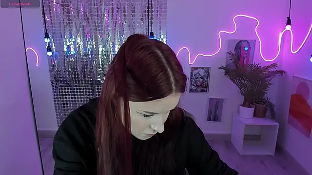 Lily Moonlight online show from 09.21.25