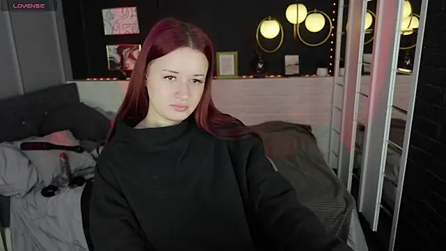 Lily Moonlight online show from 10.04.25