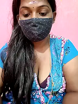 Snapshot of Renuma chatting on 01.10.25 Renuma online show from 01.10.25