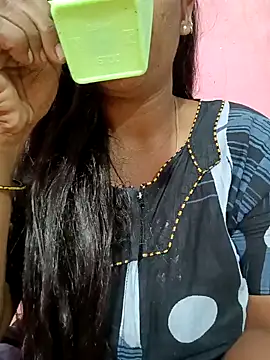 Snapshot of Renuma chatting on 01.11.25 Renuma online show from 01.11.25