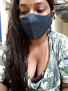 Snapshot of Renuma chatting on 02.14.25 Renuma online show from 02.14.25