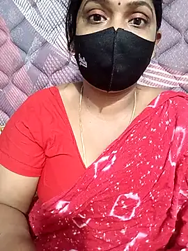 Snapshot of Renuma chatting on 10.29.25 Renuma online show from 10.29.25