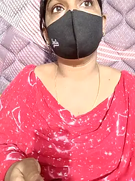 Snapshot of Renuma chatting on 11.28.25 Renuma online show from 11.28.25