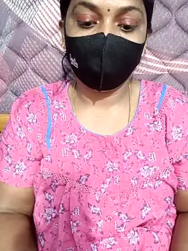 Snapshot of Renuma chatting on 12.15.25 Renuma online show from 12.15.25