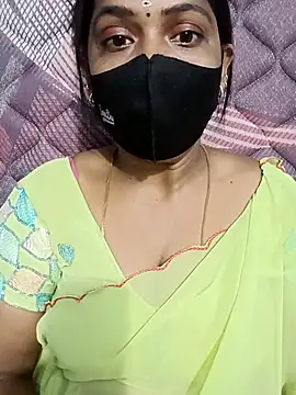 Snapshot of Renuma chatting on 12.17.25 Renuma online show from 12.17.25