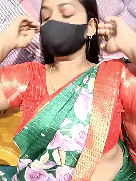 Snapshot of Renuma chatting on 12.18.25 Renuma online show from 12.18.25