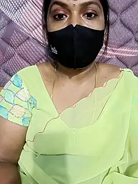 Snapshot of Renuma chatting on 12.20.25 Renuma online show from 12.20.25