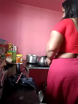 Snapshot of Renuma chatting on 12.23.25 Renuma online show from 12.23.25