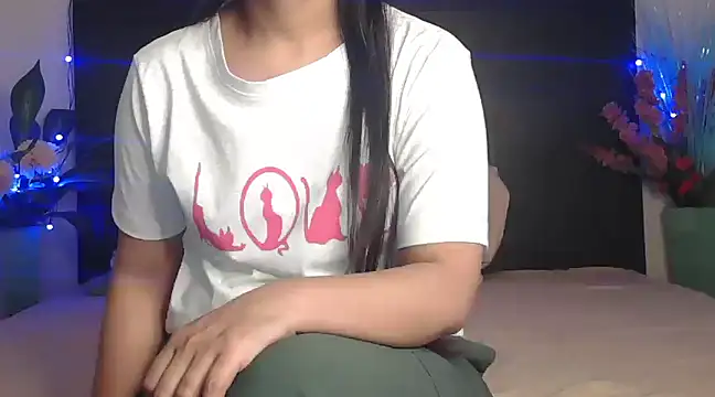 Snapshot of WildRuhi20 chatting on 03.21.25 WildRuhi20 online show from 03.21.25