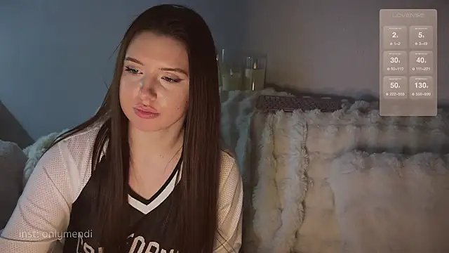 Snapshot of MENNDI chatting on 12.04.24 MENNDI online show from 12.04.24