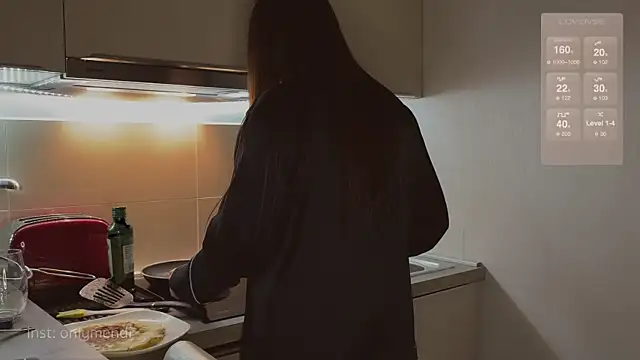 Snapshot of MENNDI chatting on 12.07.24 MENNDI online show from 12.07.24