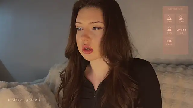 Snapshot of MENNDI chatting on 01.01.25 MENNDI online show from 01.01.25