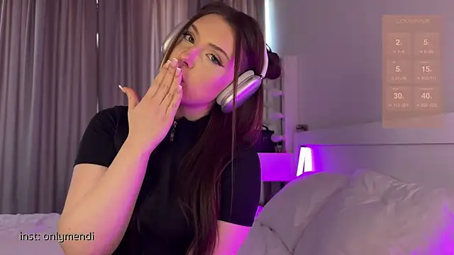 Snapshot of MENNDI chatting on 01.28.25 MENNDI online show from 01.28.25