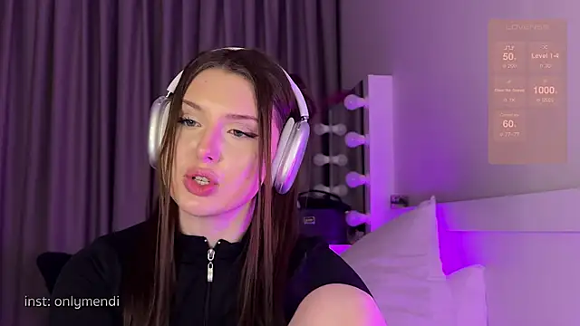 Snapshot of MENNDI chatting on 01.28.25 MENNDI online show from 01.28.25