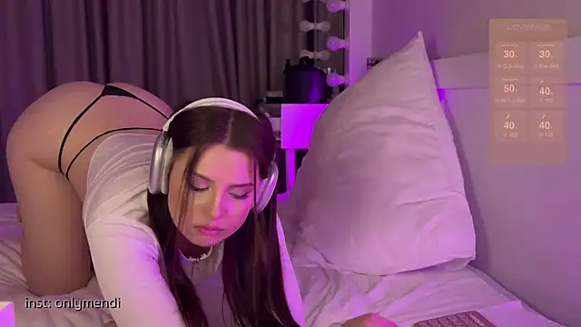 Snapshot of MENNDI chatting on 01.29.25 MENNDI online show from 01.29.25