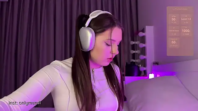 Snapshot of MENNDI chatting on 01.29.25 MENNDI online show from 01.29.25