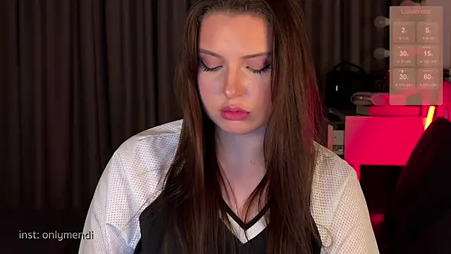 Snapshot of MENNDI chatting on 02.28.25 MENNDI online show from 02.28.25