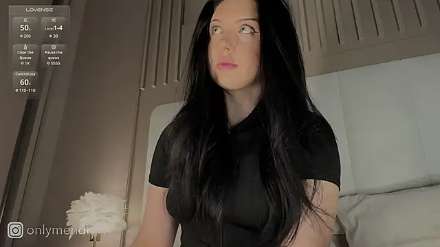 Snapshot of MENNDI chatting on 10.03.25 MENNDI online show from 10.03.25