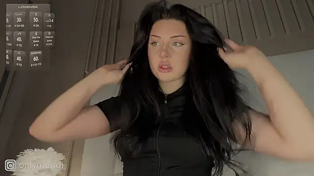 Snapshot of MENNDI chatting on 10.23.25 MENNDI online show from 10.23.25