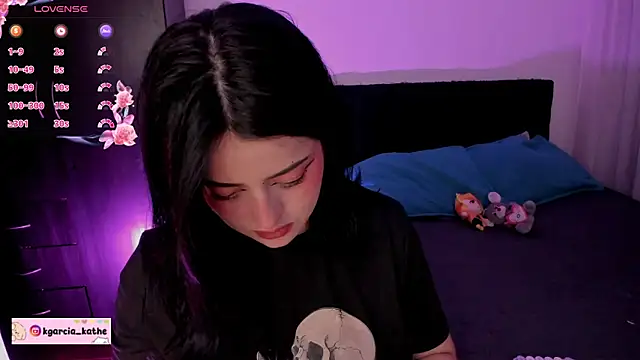 Snapshot of Lin-cute chatting on 12.23.25 Lin-cute online show from 12.23.25