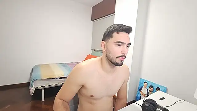 Snapshot of gtrois chatting on 12.02.25 gtrois online show from 12.02.25