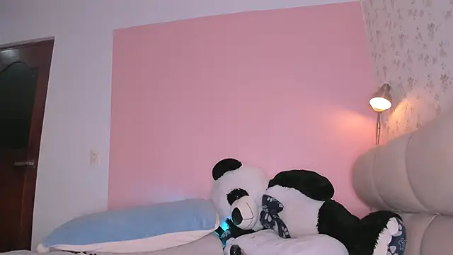 Snapshot of kitty_miaa chatting on 01.19.25 kitty miaa online show from 01.19.25