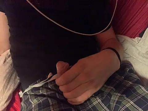 Snapshot of skatebored chatting on 11.25.25 skatebored online show from 11.25.25