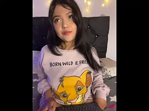 Snapshot of alisson_carolina73 chatting on 11.17.25 alisson carolina73 online show from 11.17.25