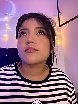 Snapshot of alisson_carolina73 chatting on 11.21.25 alisson carolina73 online show from 11.21.25