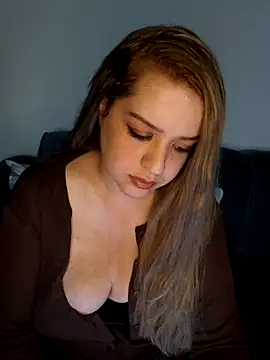 Snapshot of cansuozell chatting on 10.23.25 cansuozell online show from 10.23.25