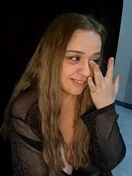 Snapshot of cansuozell chatting on 10.25.25 cansuozell online show from 10.25.25