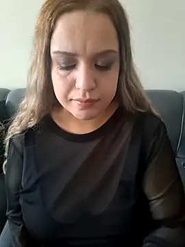 Snapshot of cansuozell chatting on 10.26.25 cansuozell online show from 10.26.25